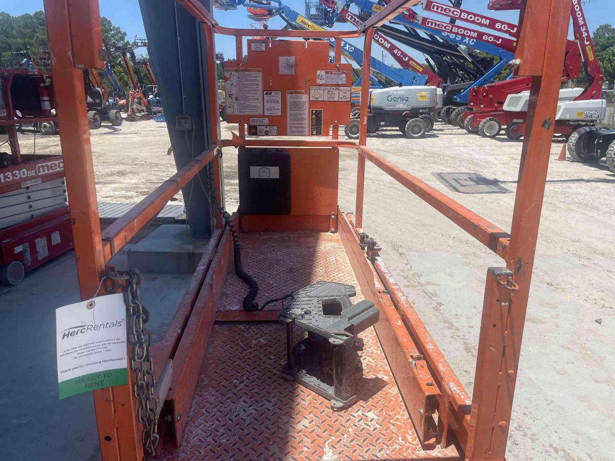 2017 JLG 1930ES
