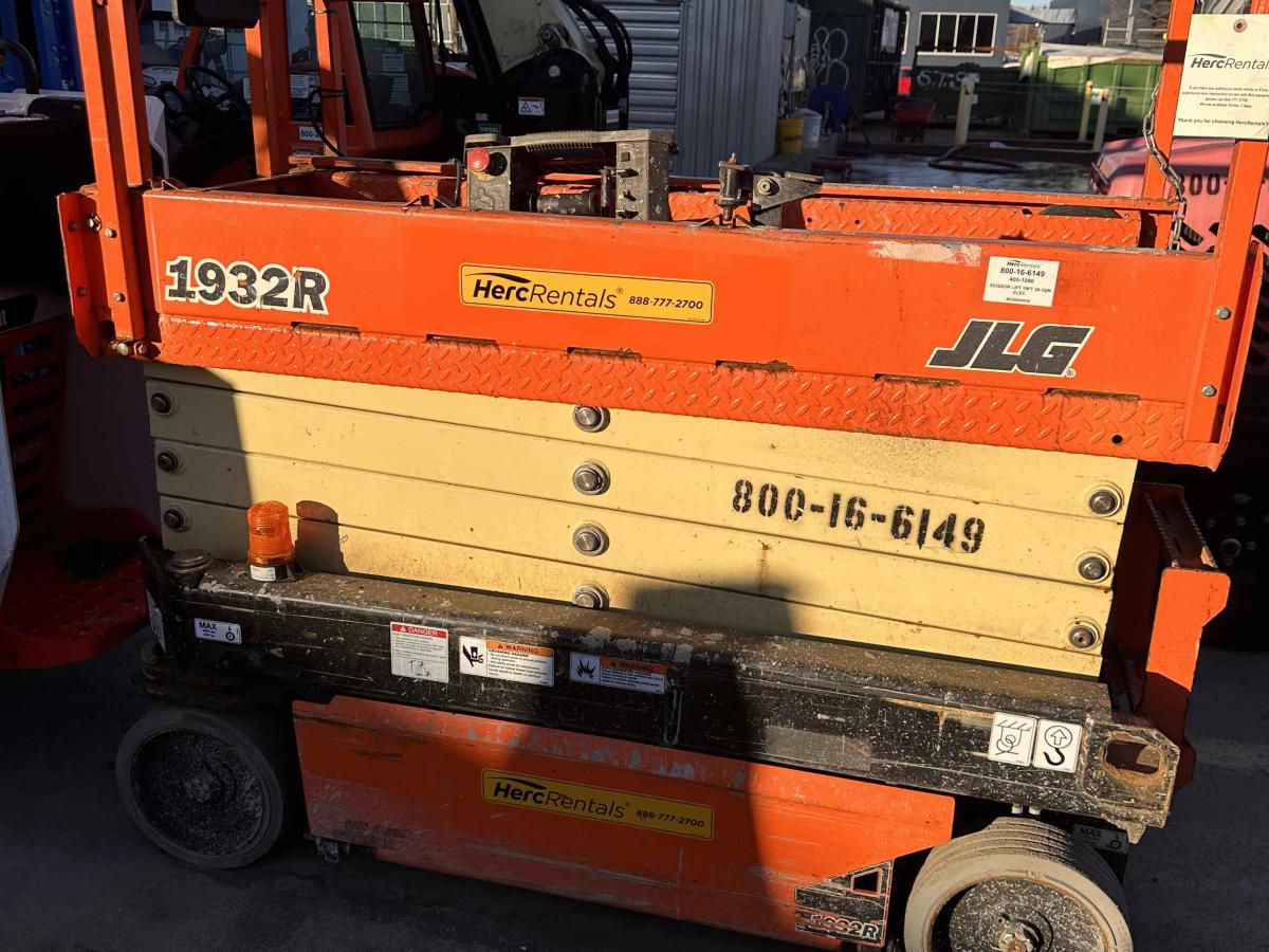 2017 JLG 1932R