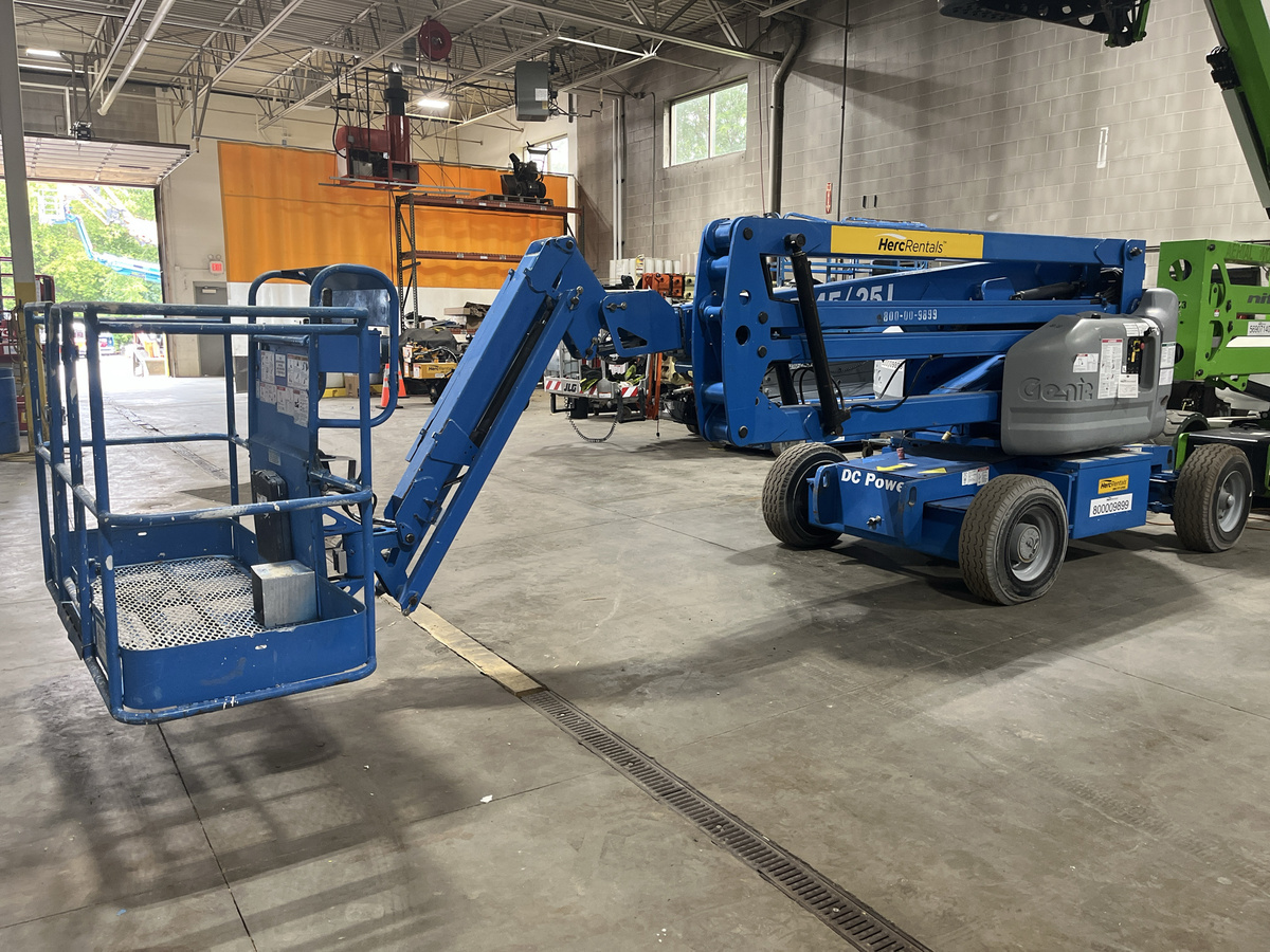 2014 Genie Z-45/25J