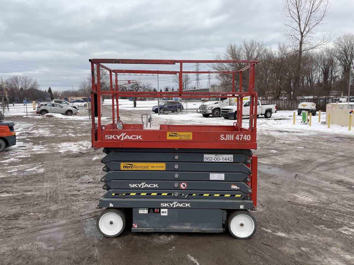 2017 Skyjack SJ4740