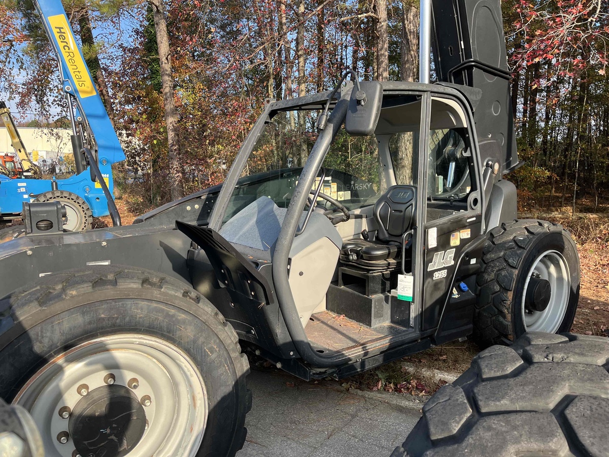 2018 JLG 1255