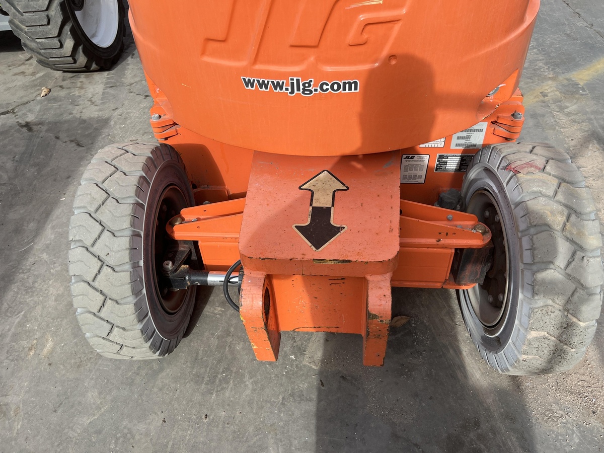 2017 JLG E300AJP-12