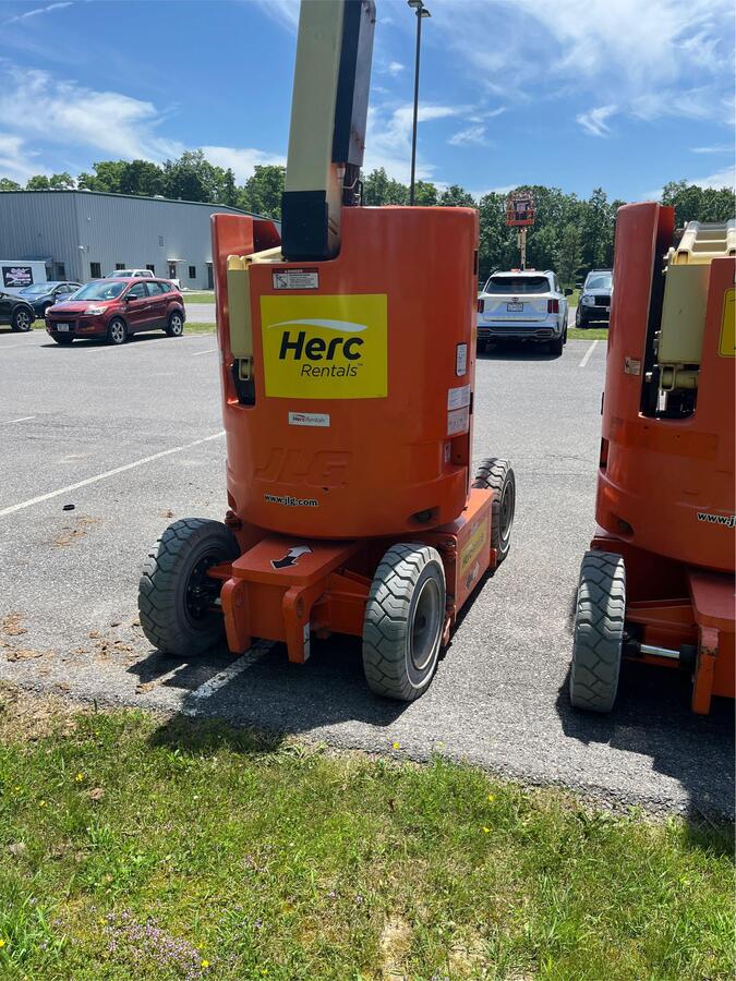 2017 JLG E300AJP-4