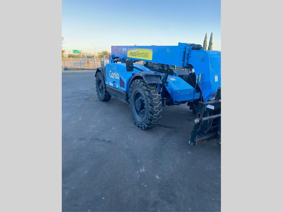 2018 Genie GTH 844