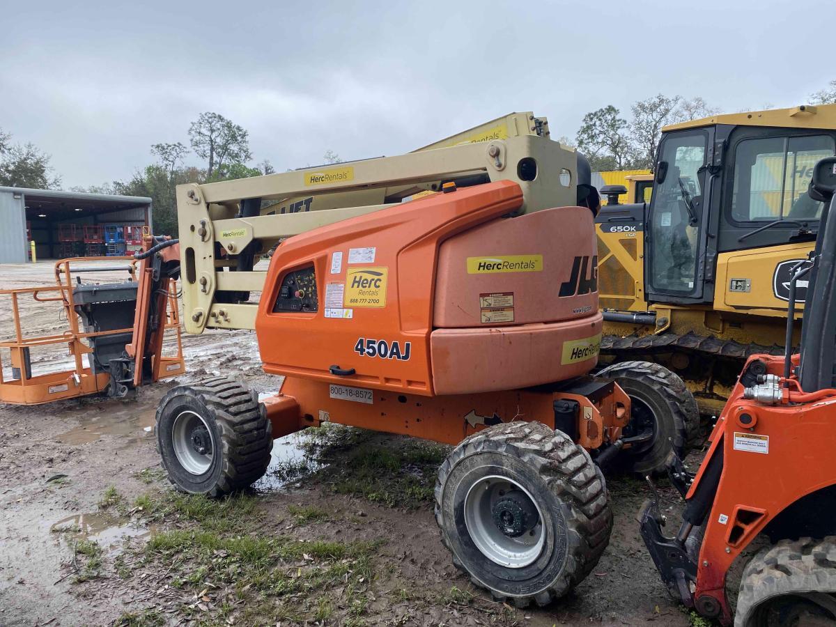 2017 JLG 450AJ-3