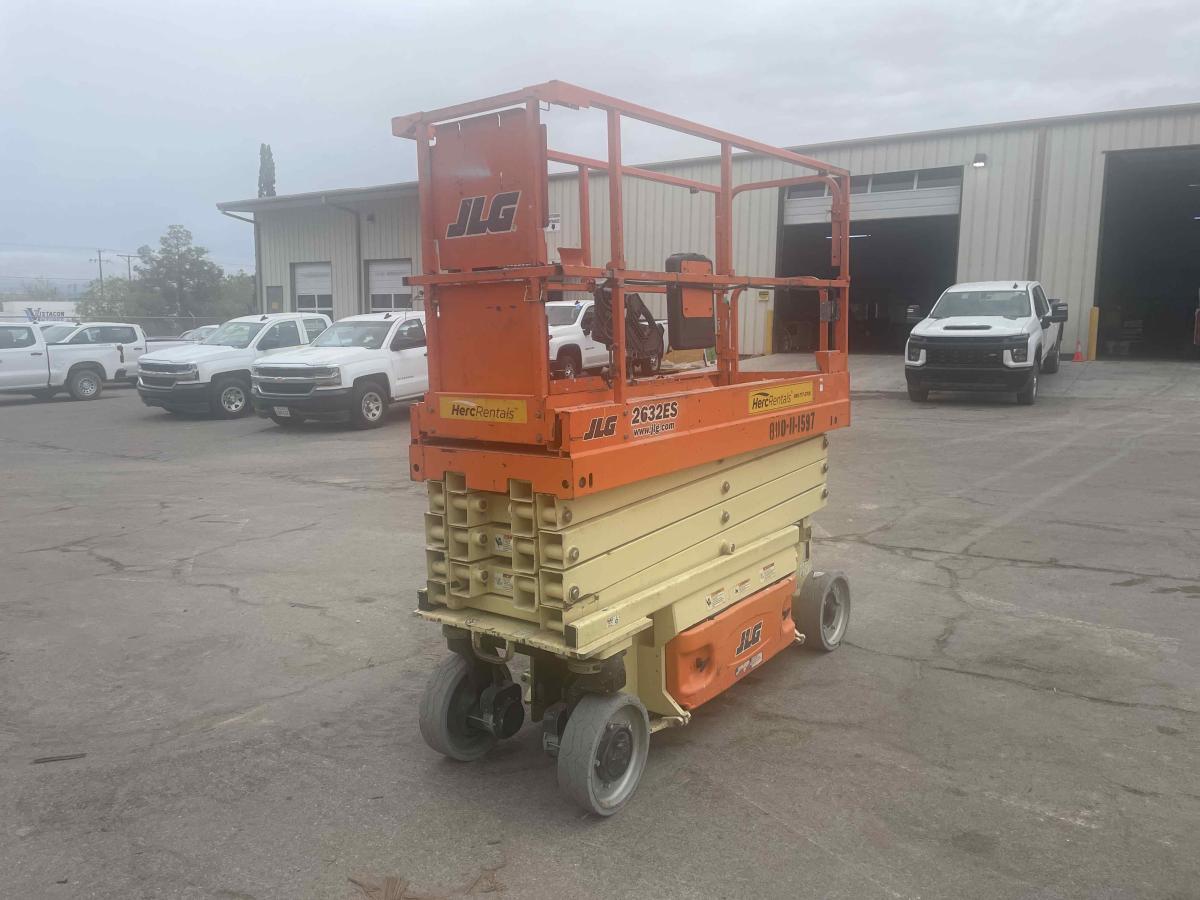 2016 JLG 2632ES