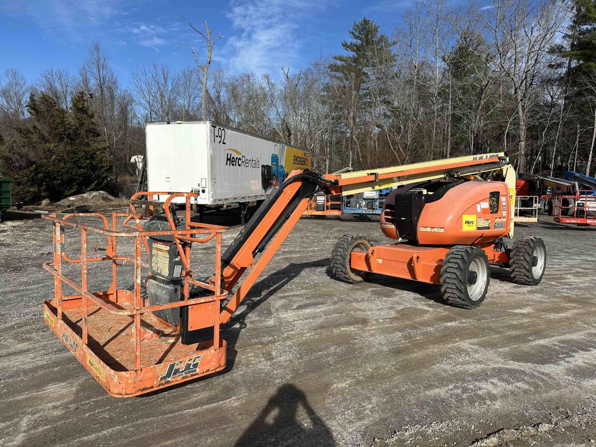 2017 JLG 600AJ