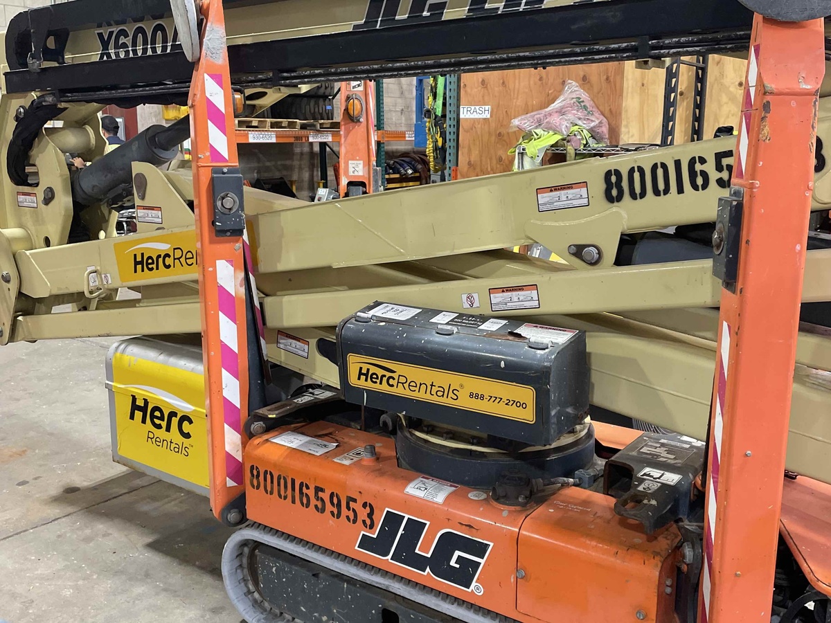 2017 JLG X600AJ-2