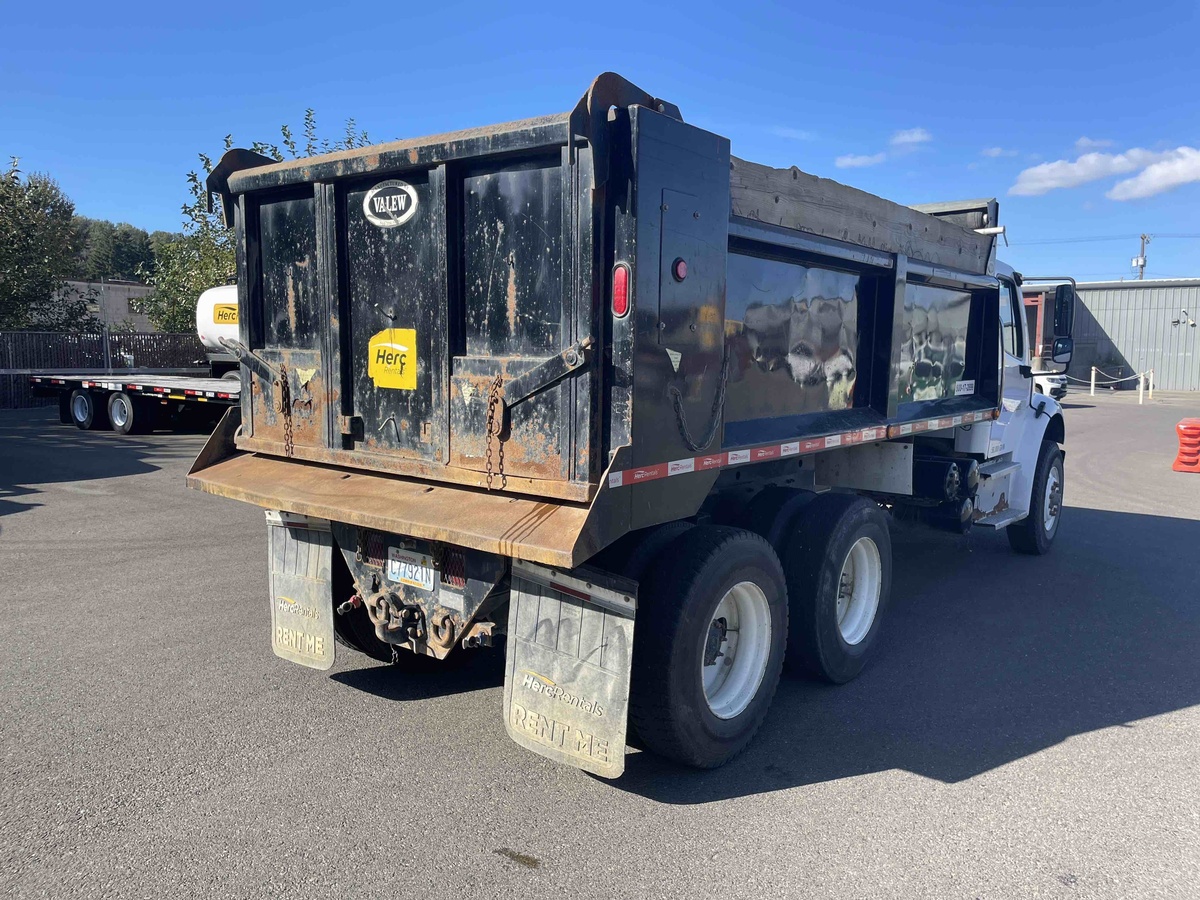 2018 Freightliner M2106-11