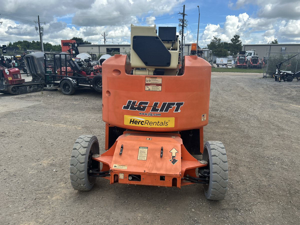2017 JLG E450AJ-2