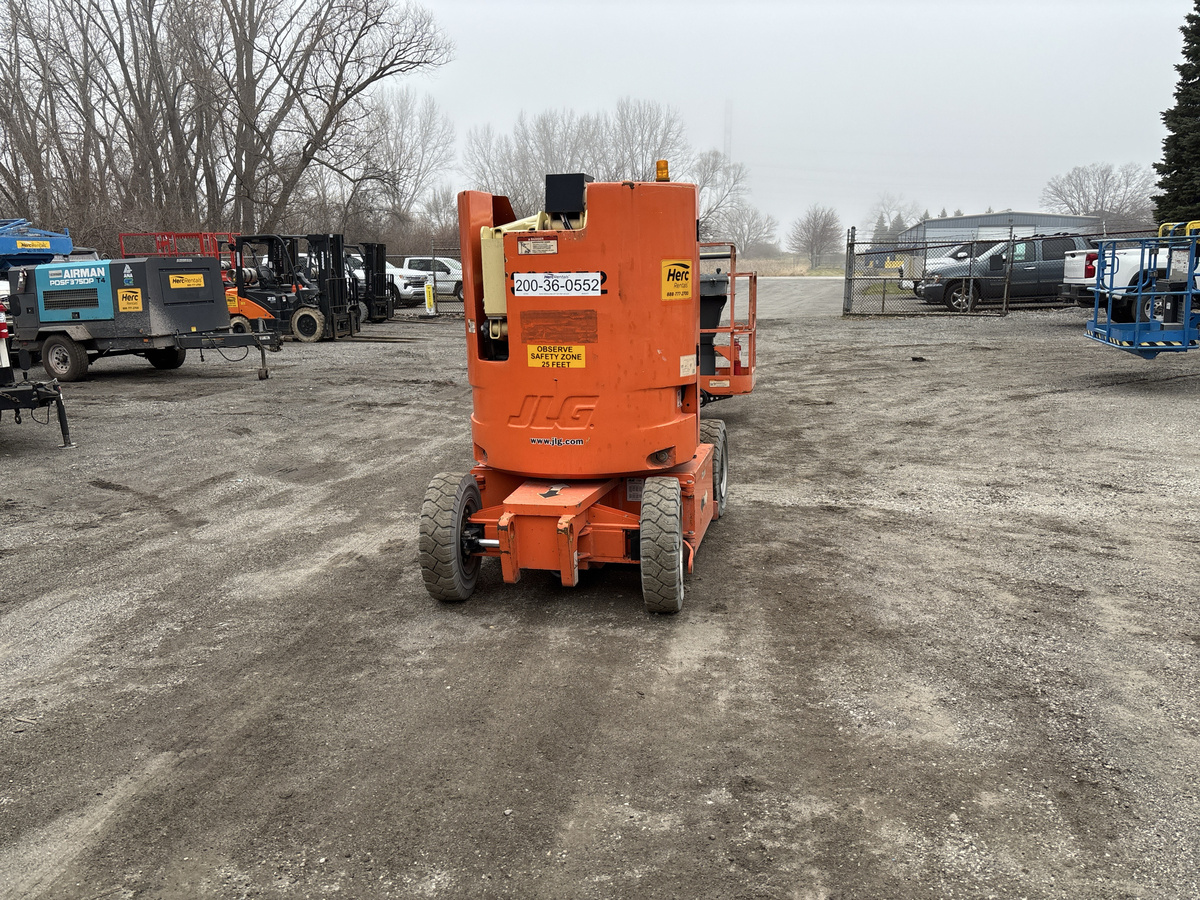 2016 JLG E300AJP-4