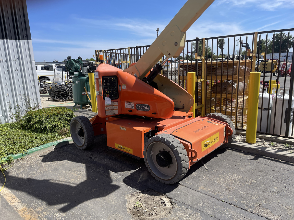 2018 JLG E450AJ-3