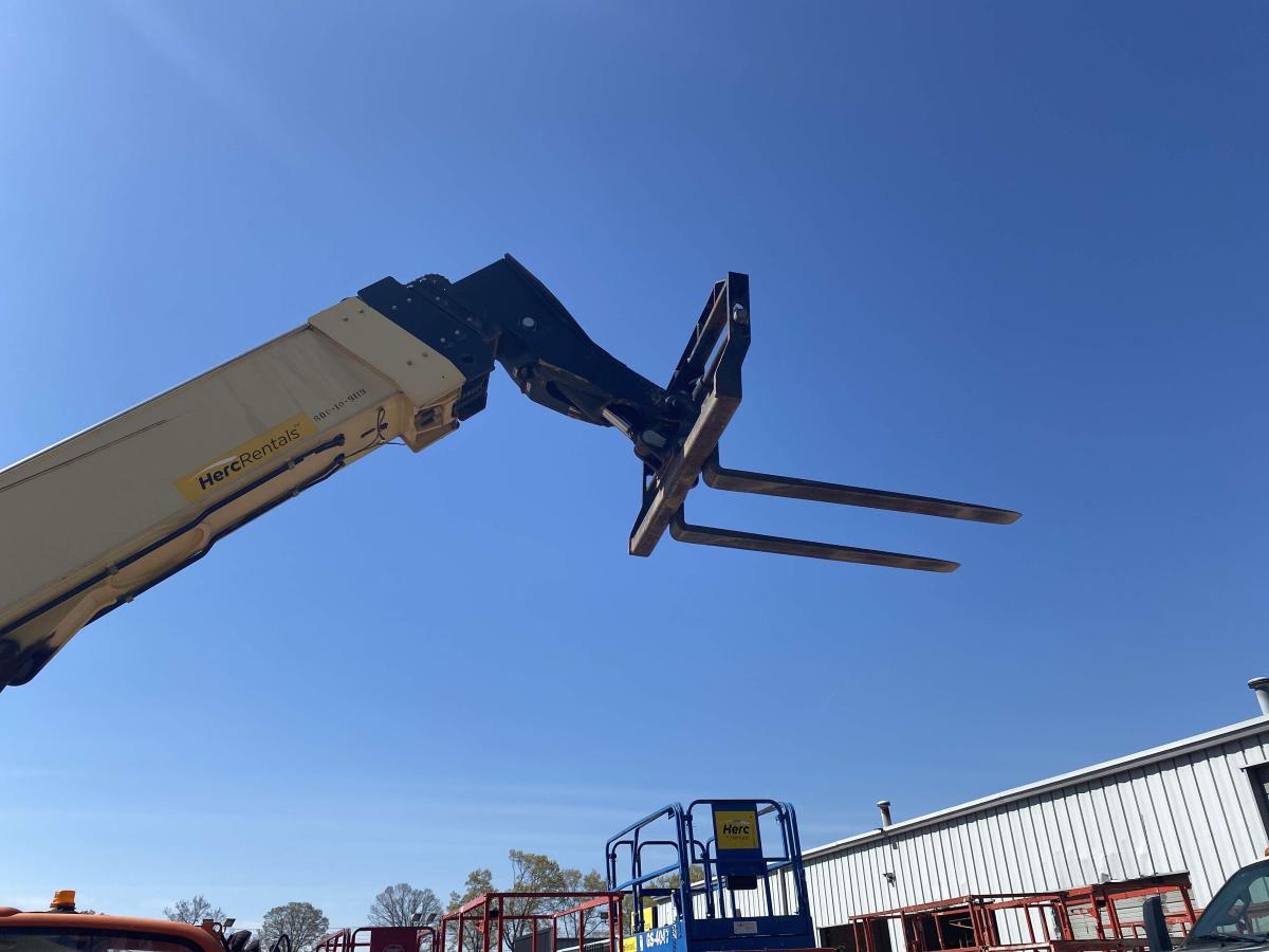 2016 JLG 1255