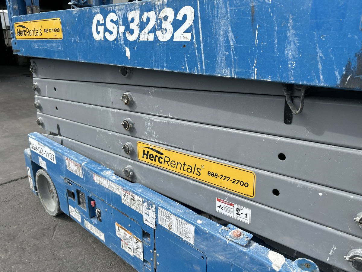 2018 Genie GS-3232-20
