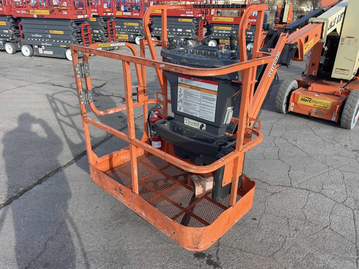 2016 JLG E300AJP-5