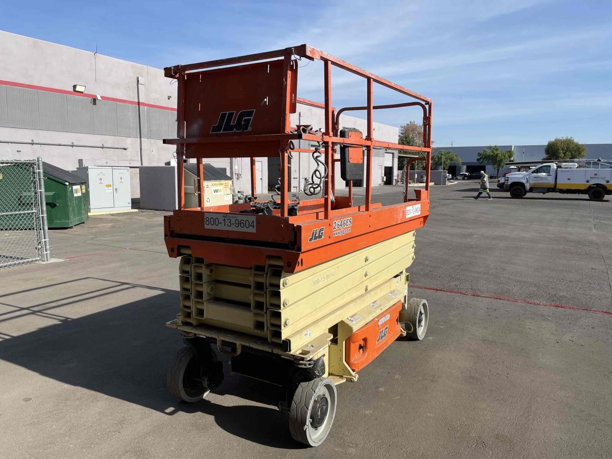 2017 JLG 2646ES