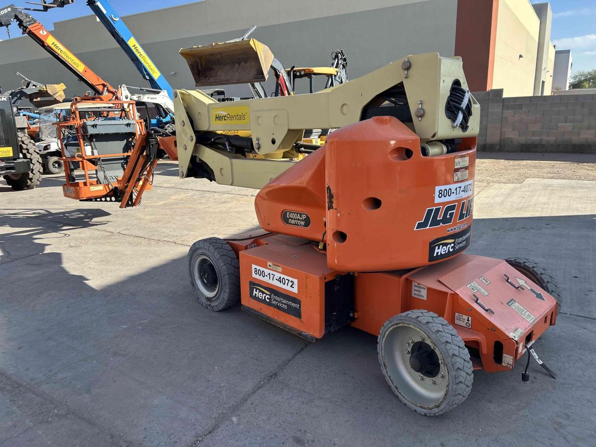 2017 JLG E400AJPN