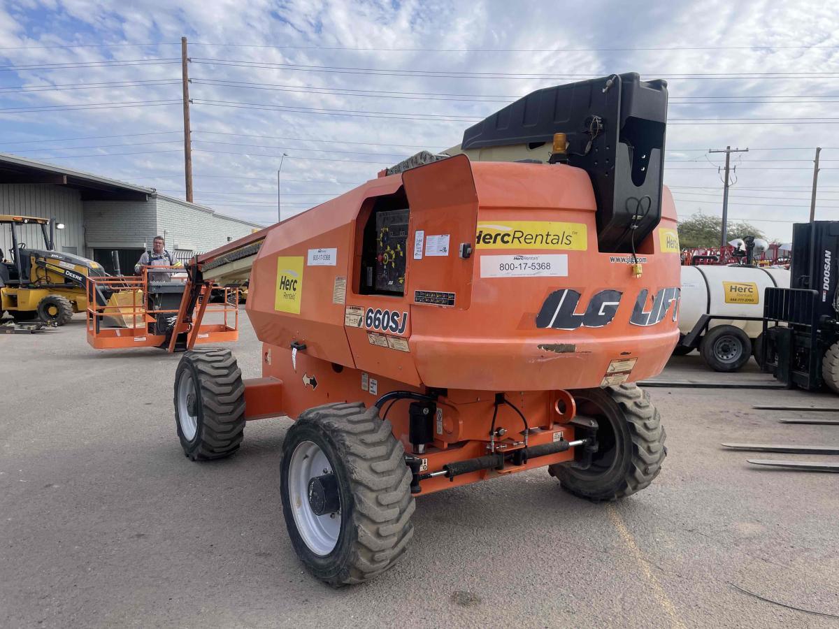 2017 JLG 660SJ