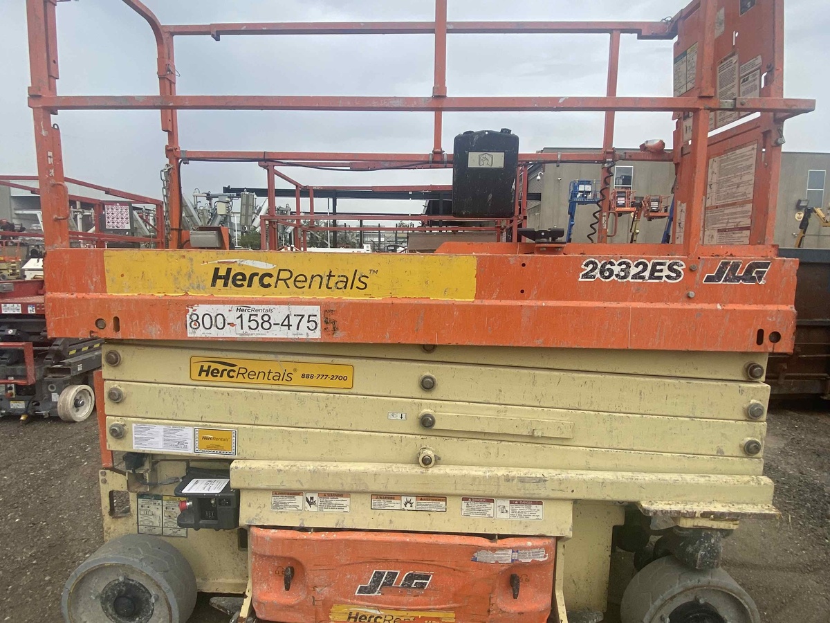 2017 JLG 2632ES-1