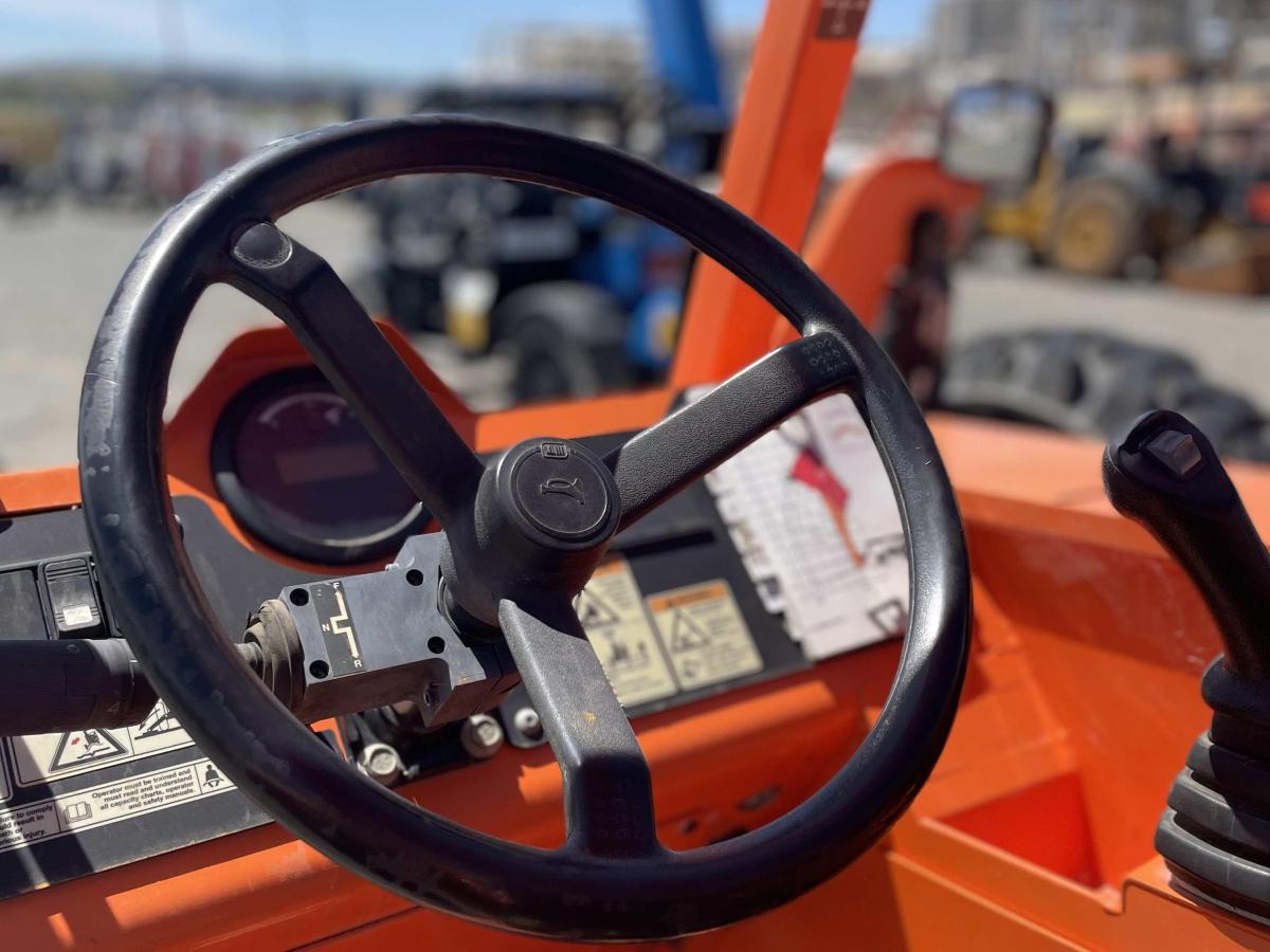 2019 SkyTrak 10042