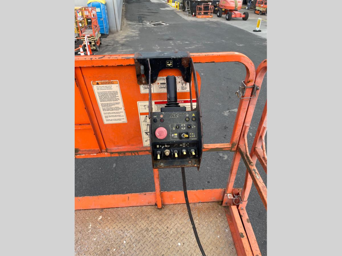2018 JLG 430LRT