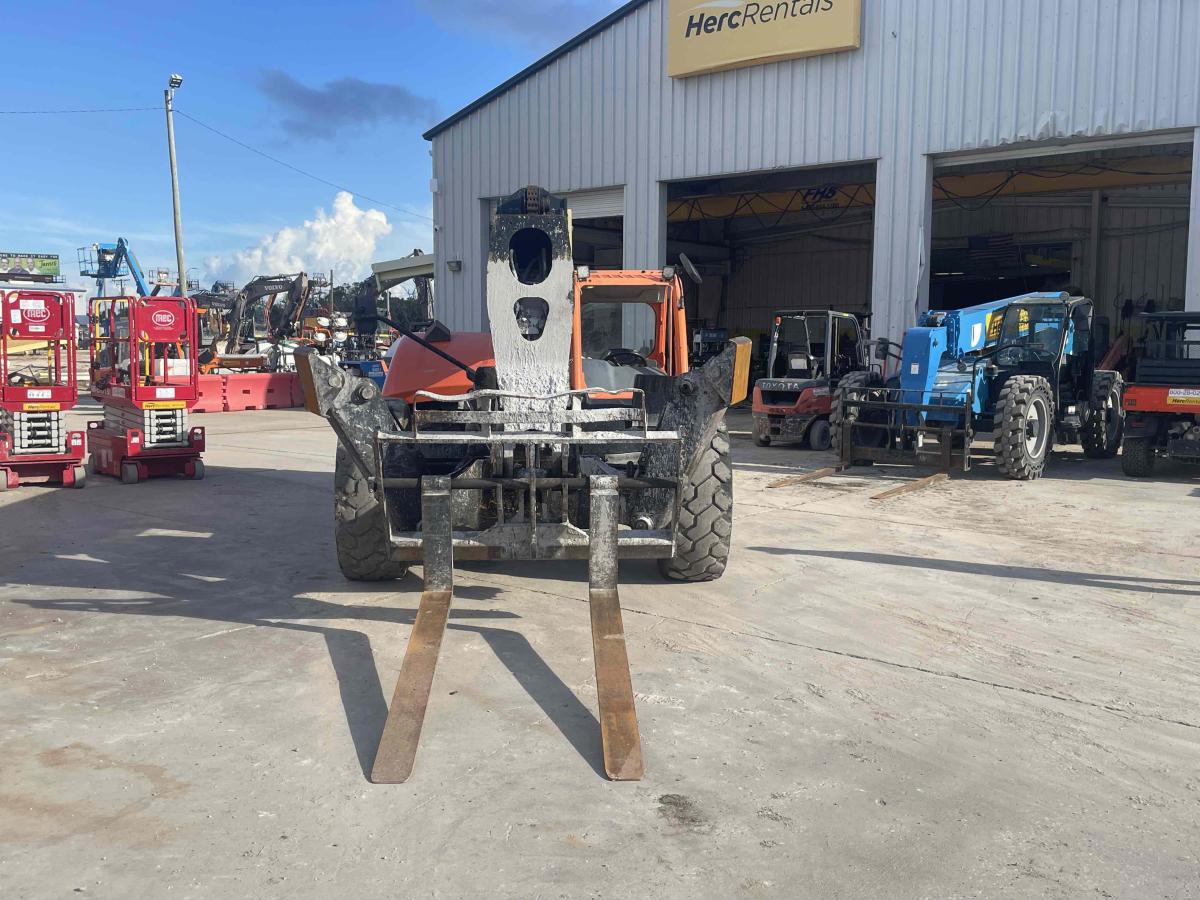 2017 JLG 1255