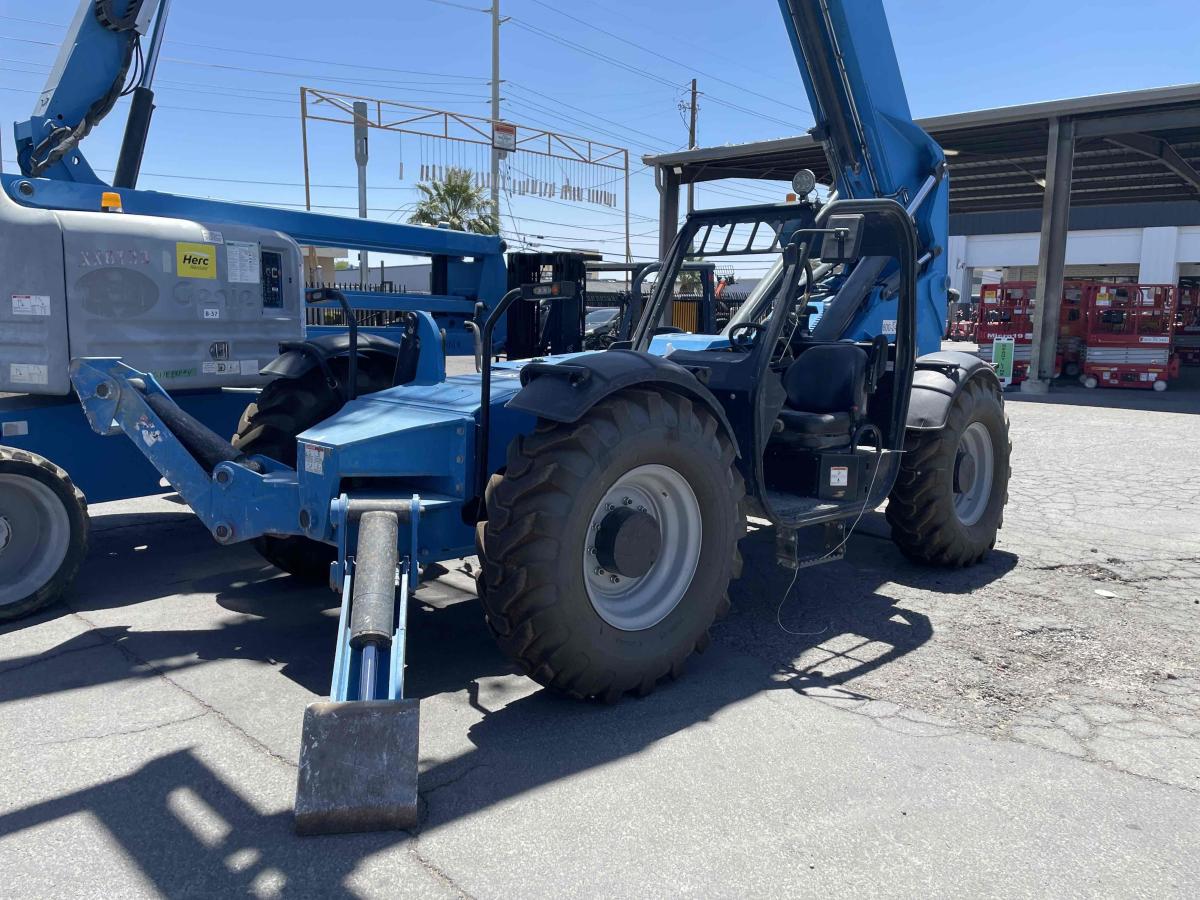 2019 Genie GTH-1056