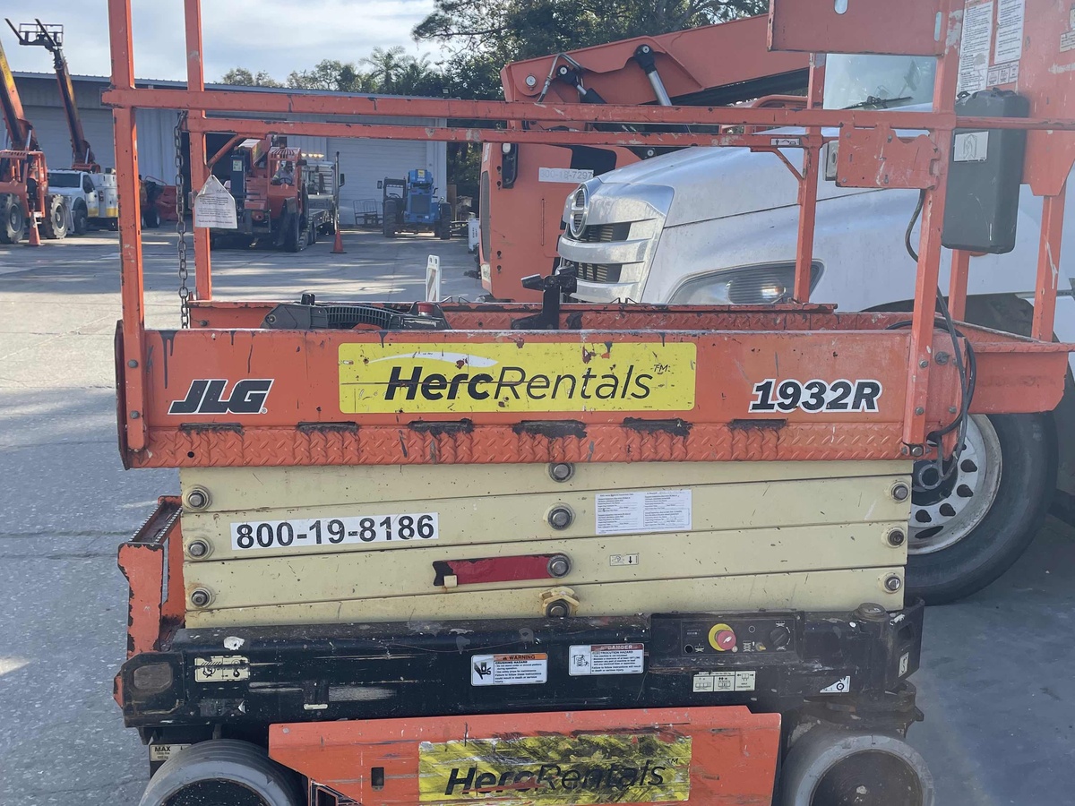 2018 JLG 1932R