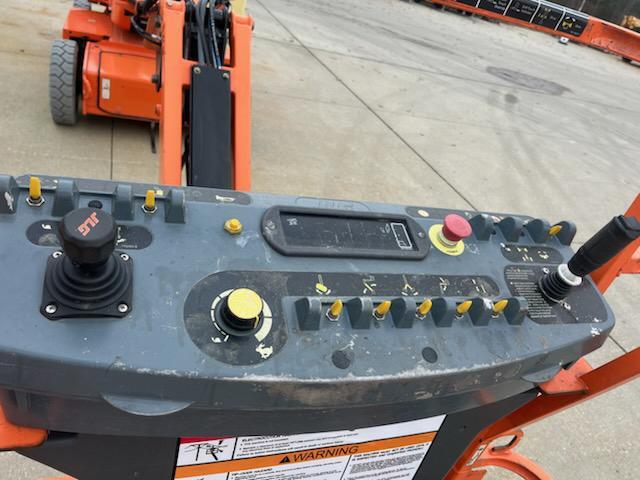 2016 JLG E400AJPN-6