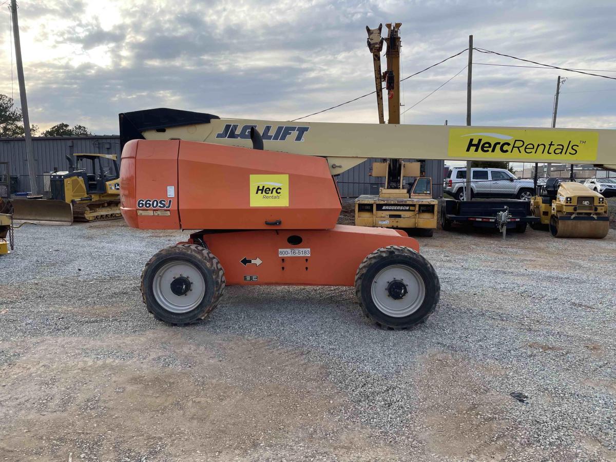 2017 JLG 660SJ