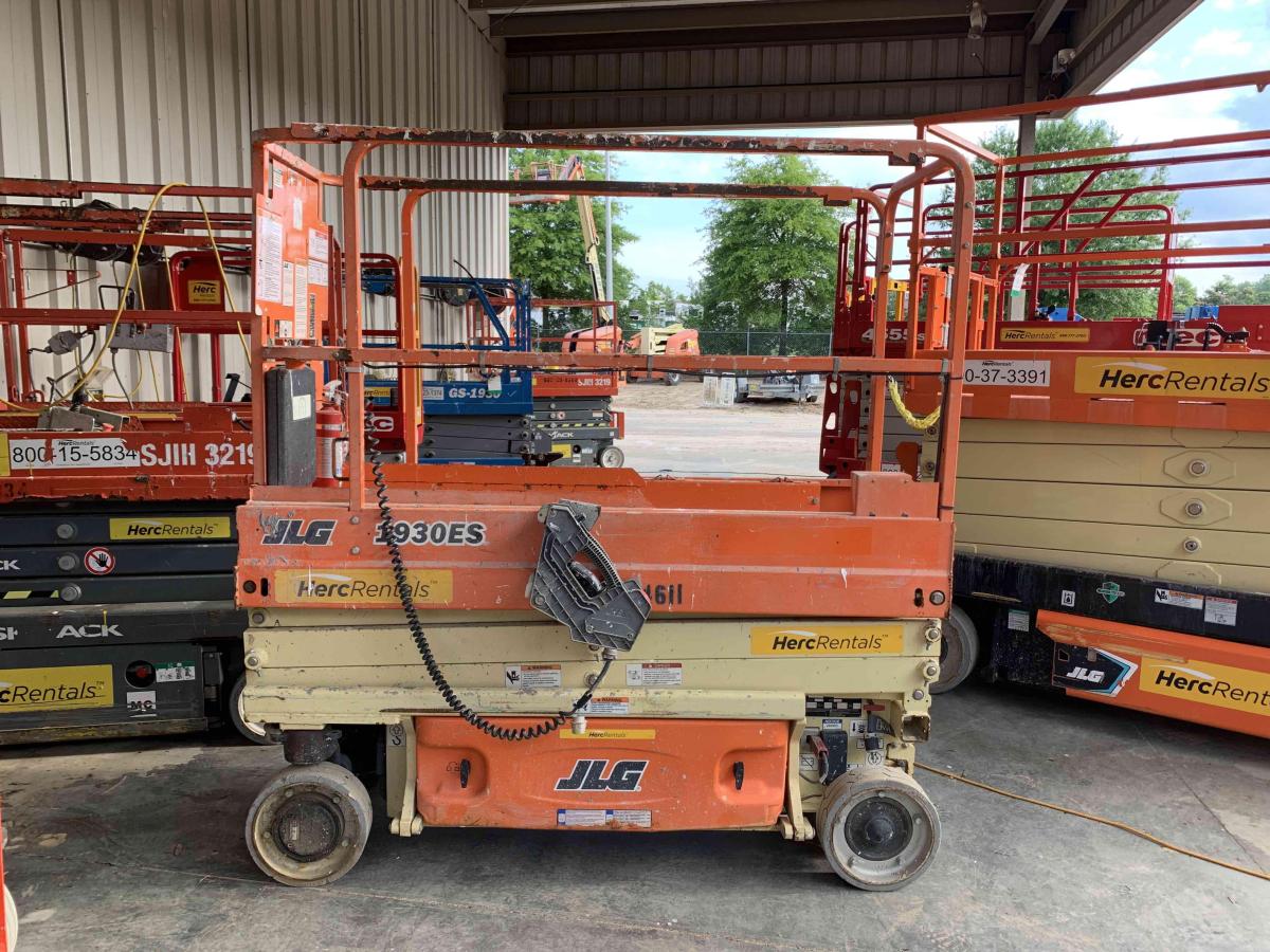 2017 JLG 1930ES