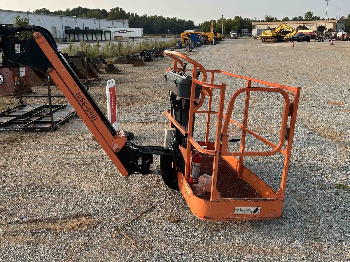 2016 JLG M600JP