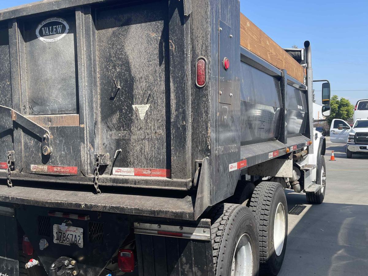 2016 Freightliner M2106-11