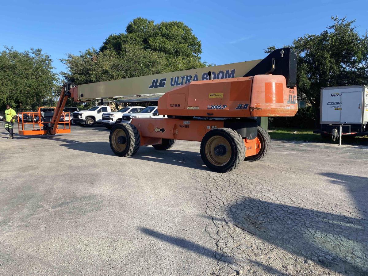 2017 JLG 1200SJP