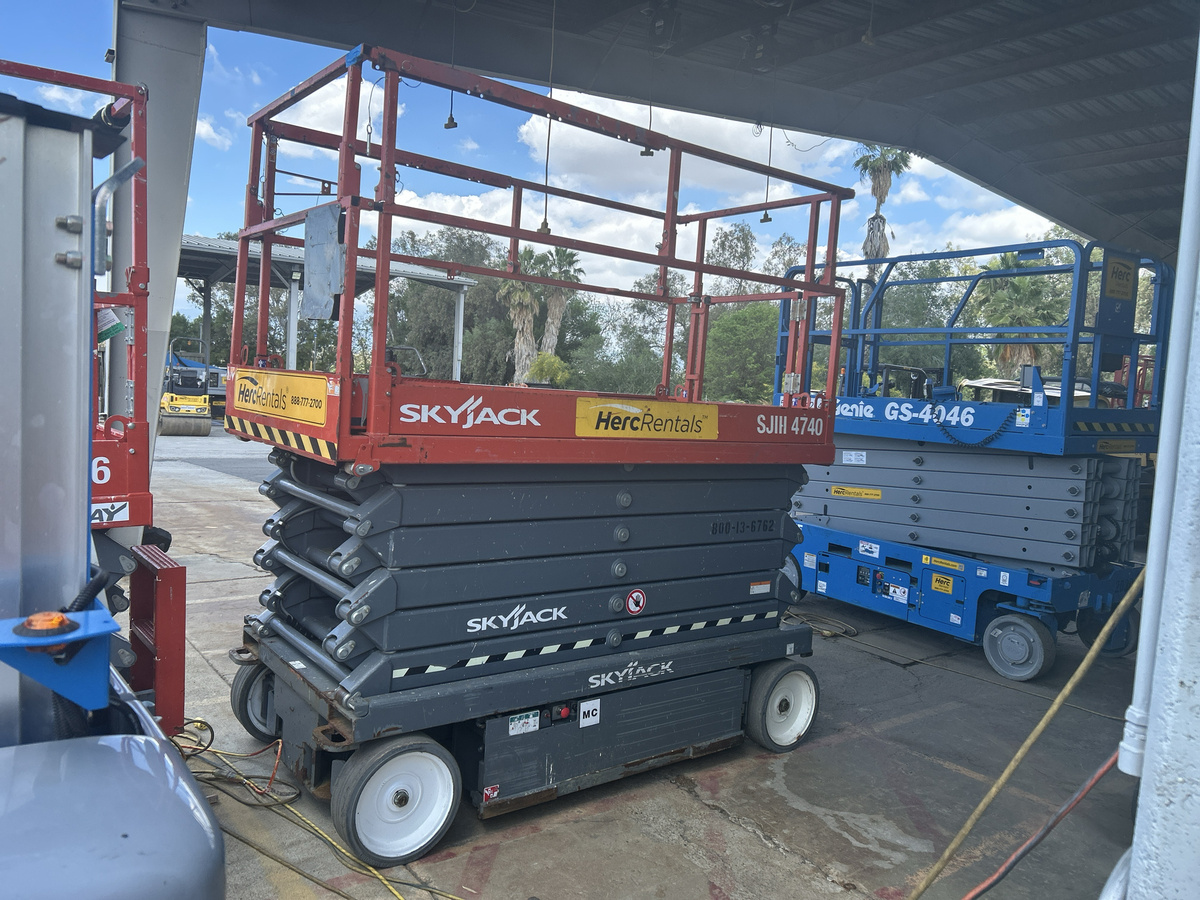 2017 Skyjack SJ4740-4