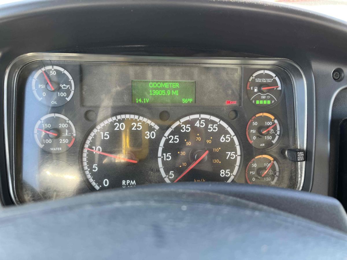 2018 Freightliner M2106