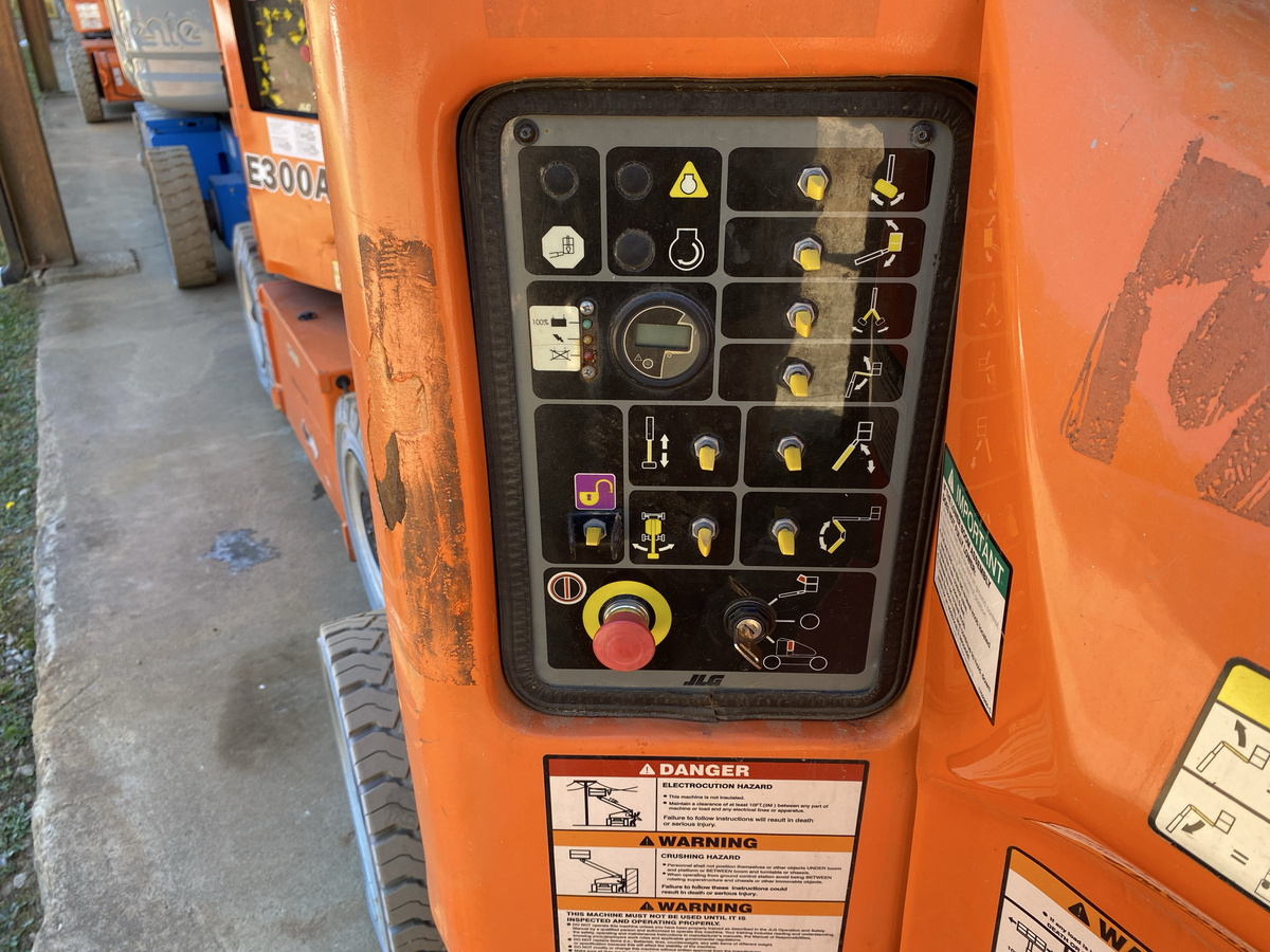 2018 JLG E400AJPN-6