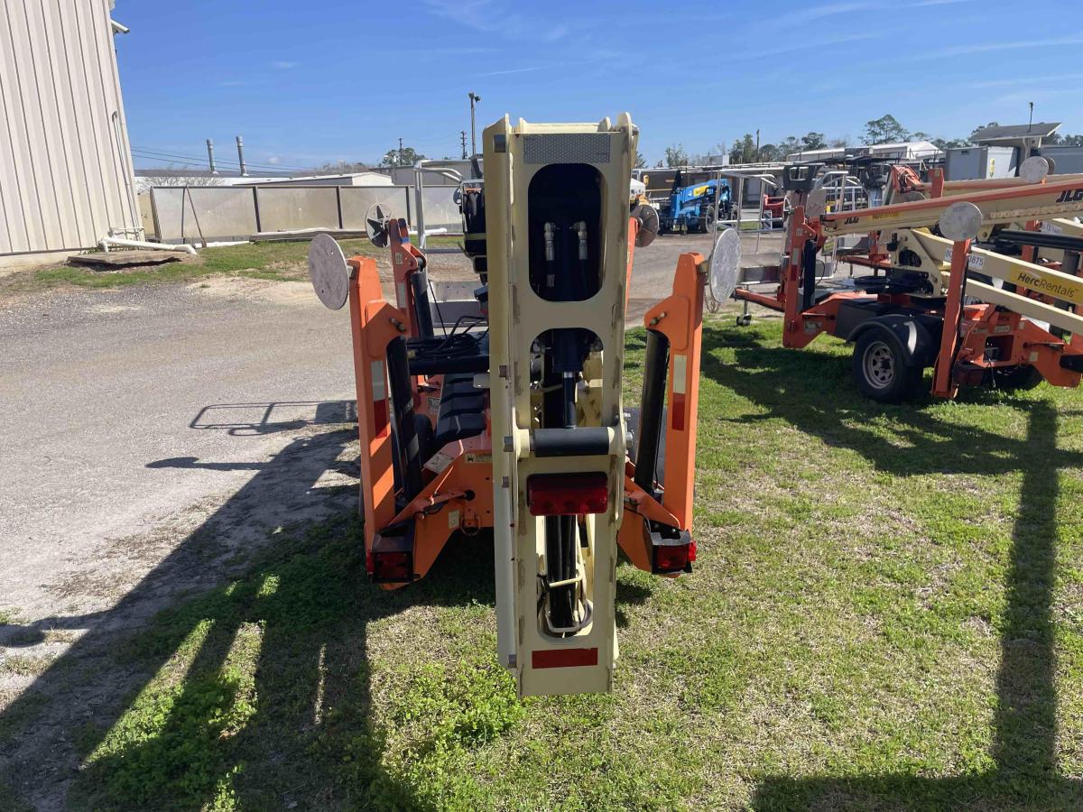 2017 JLG T350