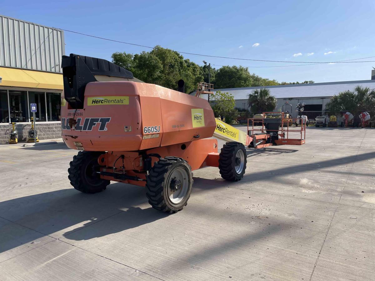 2017 JLG 660SJ