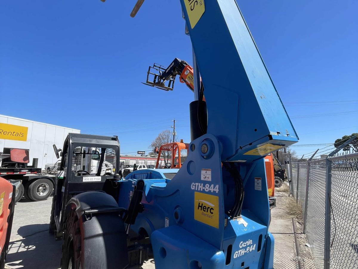 2018 Genie GTH 844