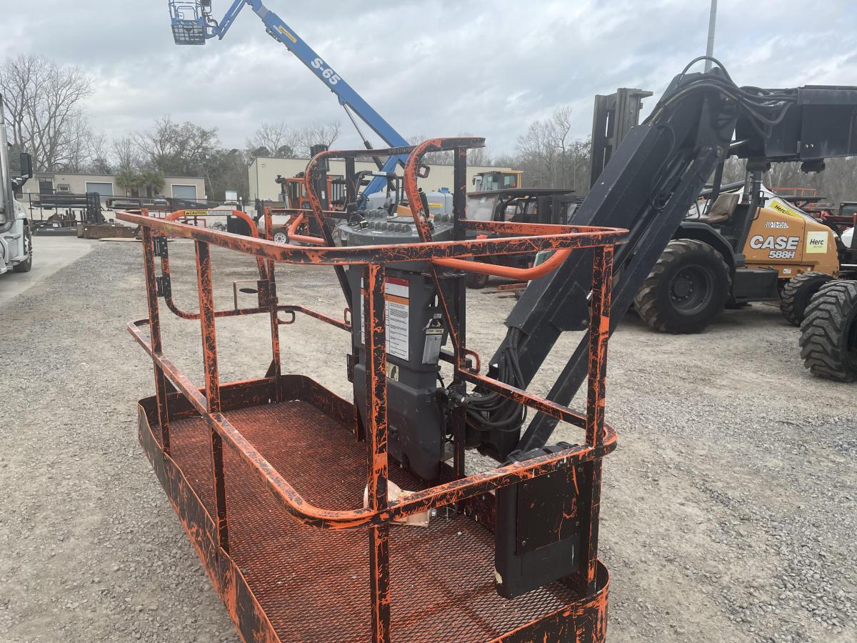 2014 JLG 800AJ