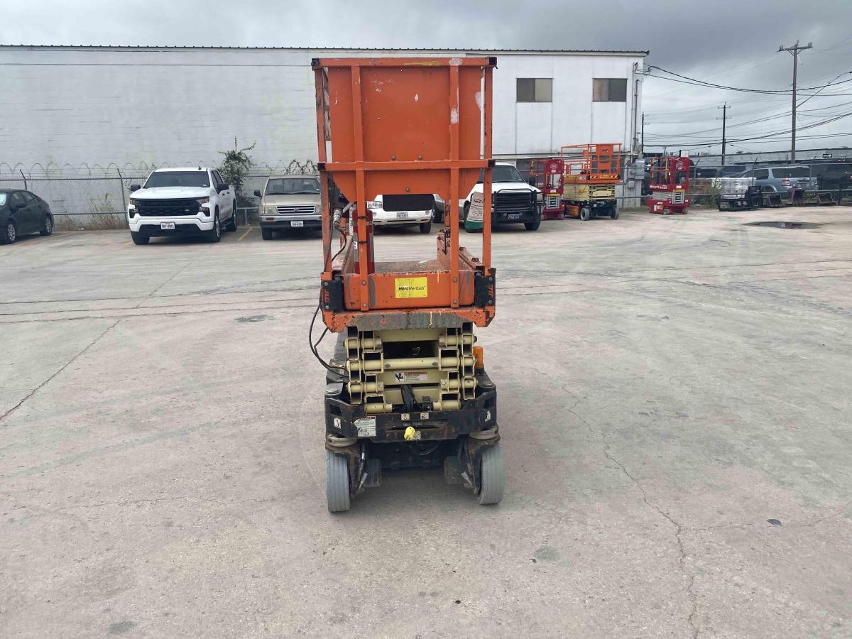 2017 JLG 1932R-8