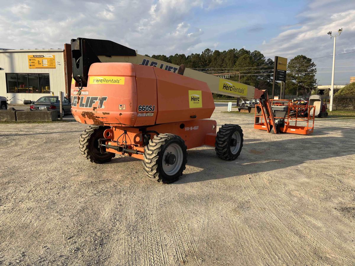2017 JLG 660SJ