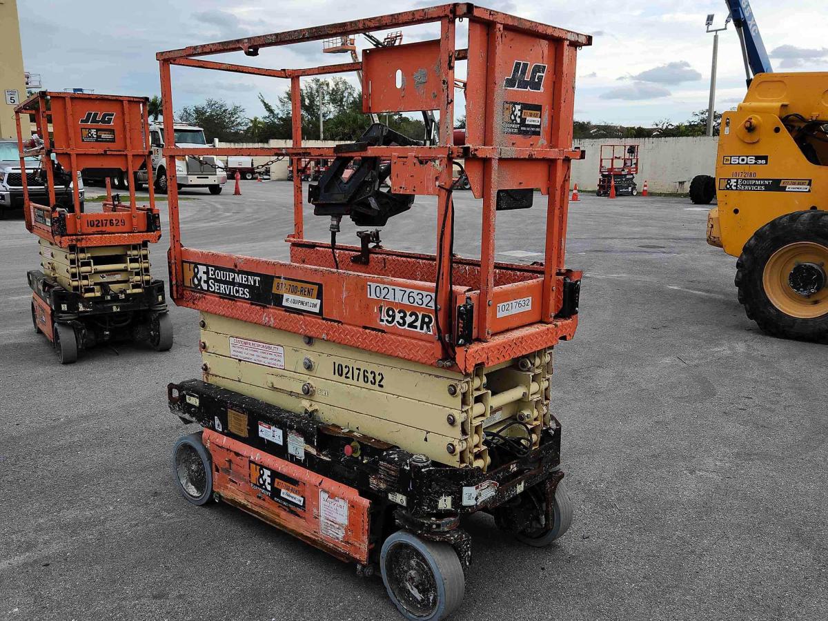 2017 JLG 1932R