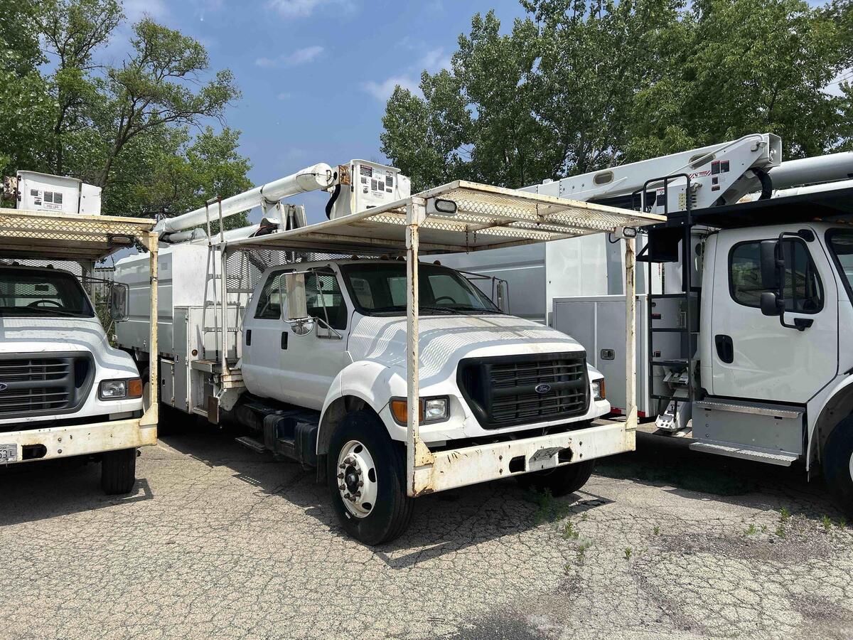 2000 Ford F750-2
