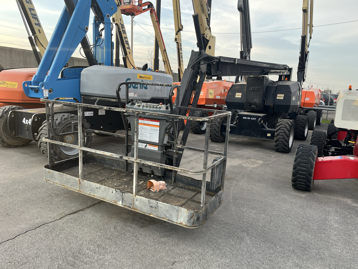 2015 JLG 800AJ-6
