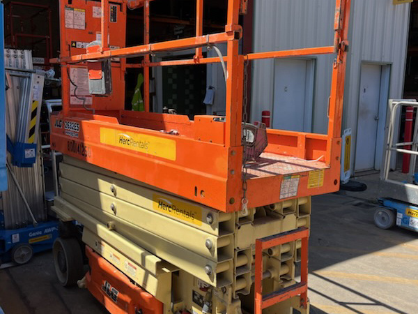 2017 JLG 2632ES-4