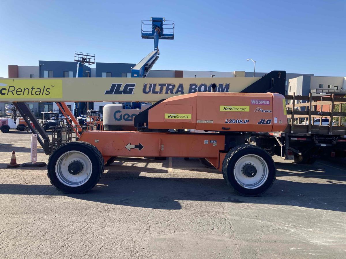 2017 JLG 1200SJP-3