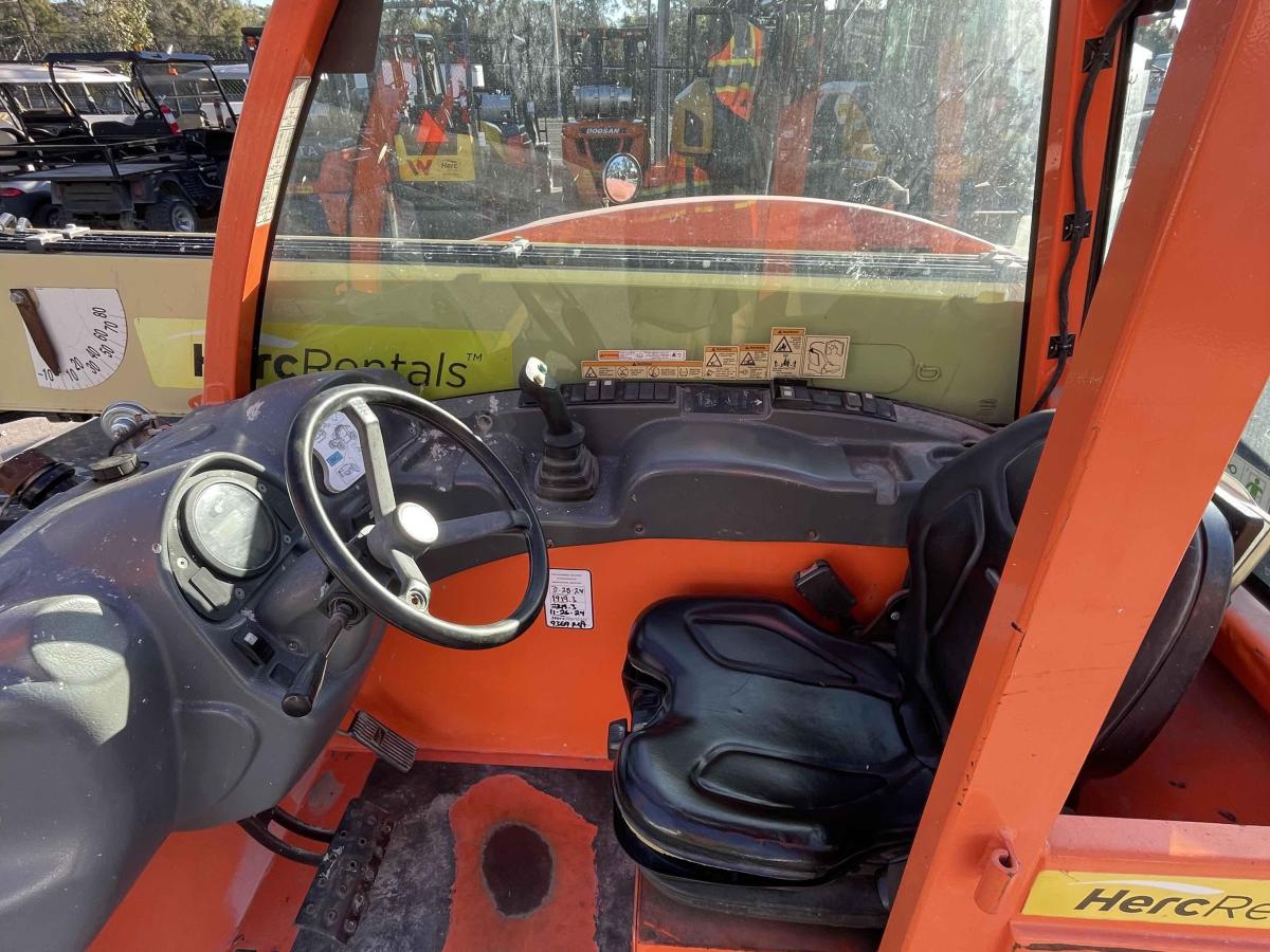 2017 JLG G5-18A