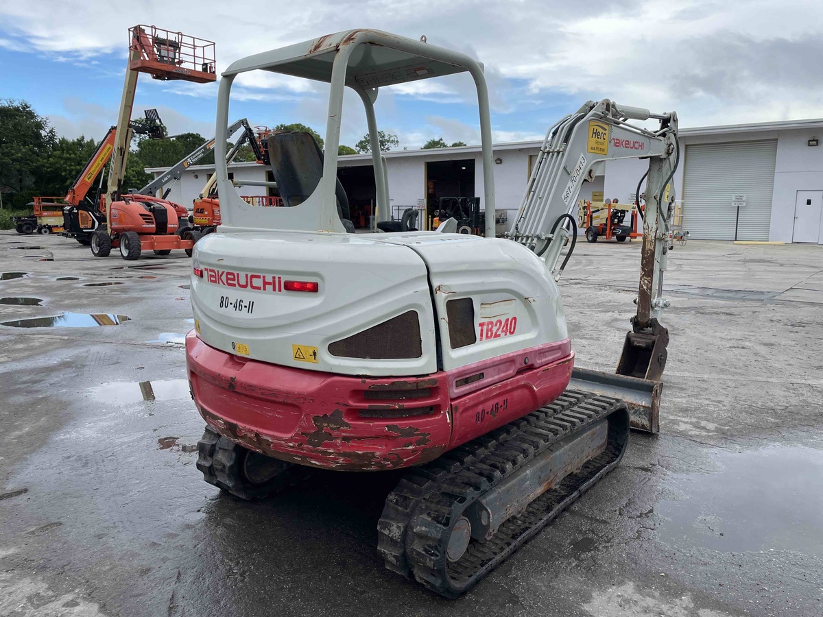 2021 Takeuchi TB240-4